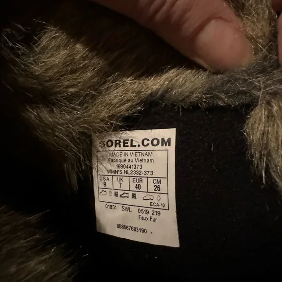 Sorel Tan and Black Winter Boots with Fur Trim, brand new size 9 - Picture 6 of 6